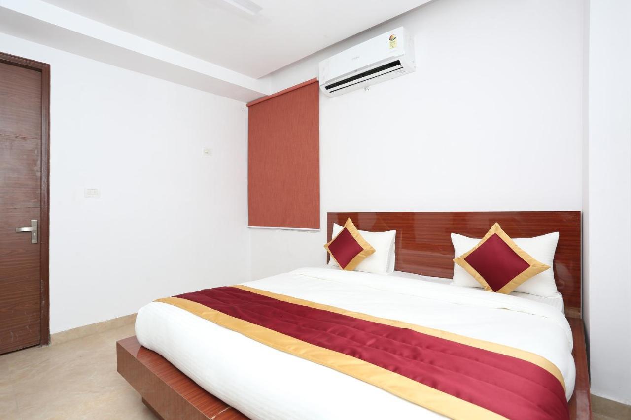 Capital O 12807 Amaira Hotel And Banquets Noida Zewnętrze zdjęcie