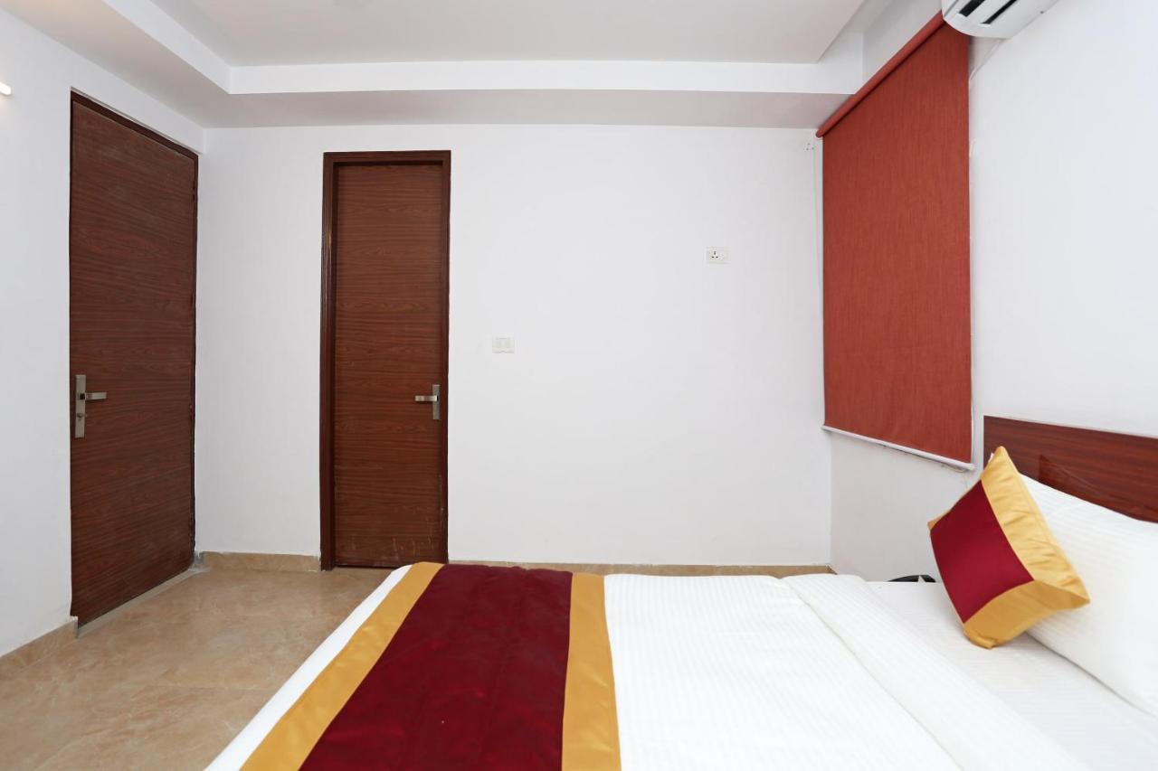 Capital O 12807 Amaira Hotel And Banquets Noida Zewnętrze zdjęcie