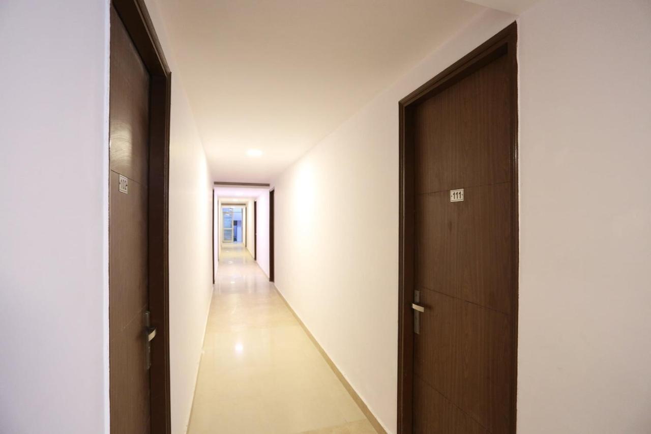 Capital O 12807 Amaira Hotel And Banquets Noida Zewnętrze zdjęcie